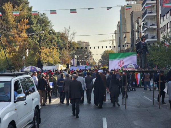 华利配资 伊朗举行反美集会 纪念“反对全球傲慢日”